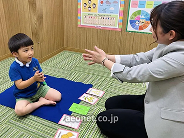 イーオンキッズ西神中央校の講師陣が、お子様の英会話力向上をお手伝いします。