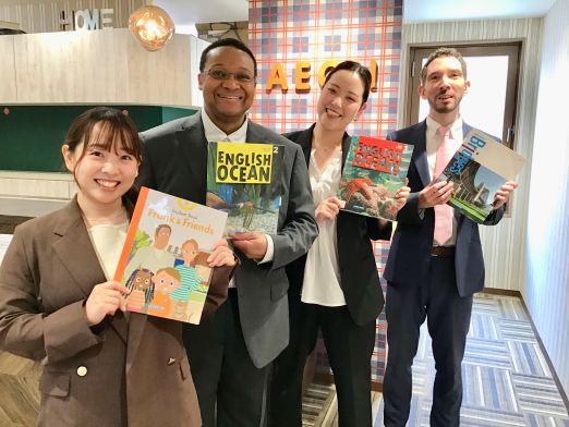 イーオンキッズ西宮北口校の講師陣が、お子様の英会話力向上をお手伝いします。
