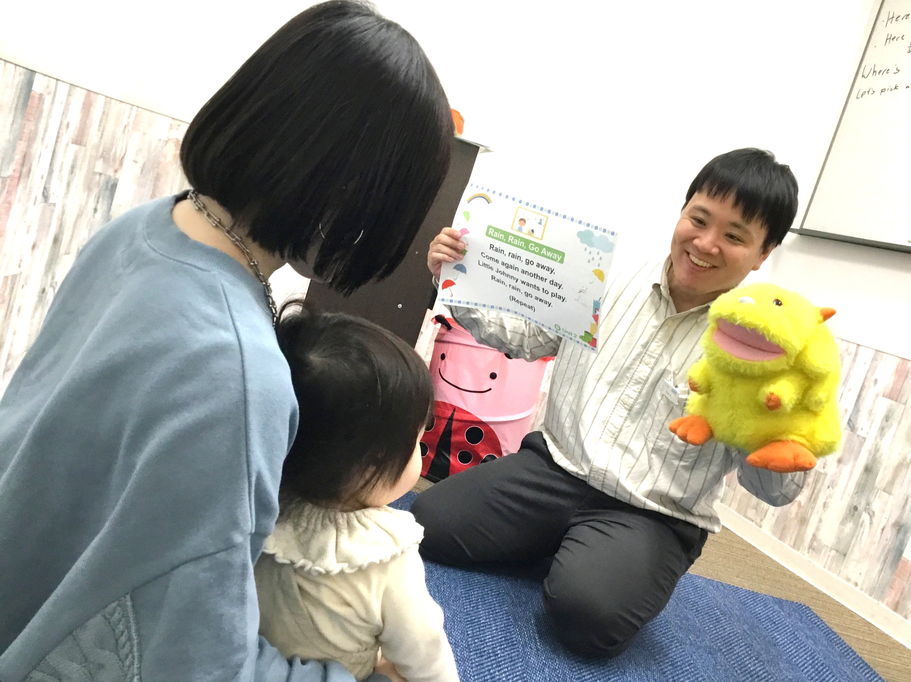 イーオンキッズ三宮校では、講師が英会話の上達をしっかりサポートします。