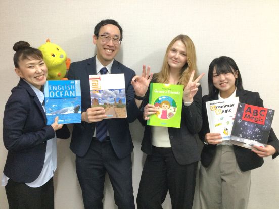 イーオン名谷パティオ校の日本人講師と外国人講師