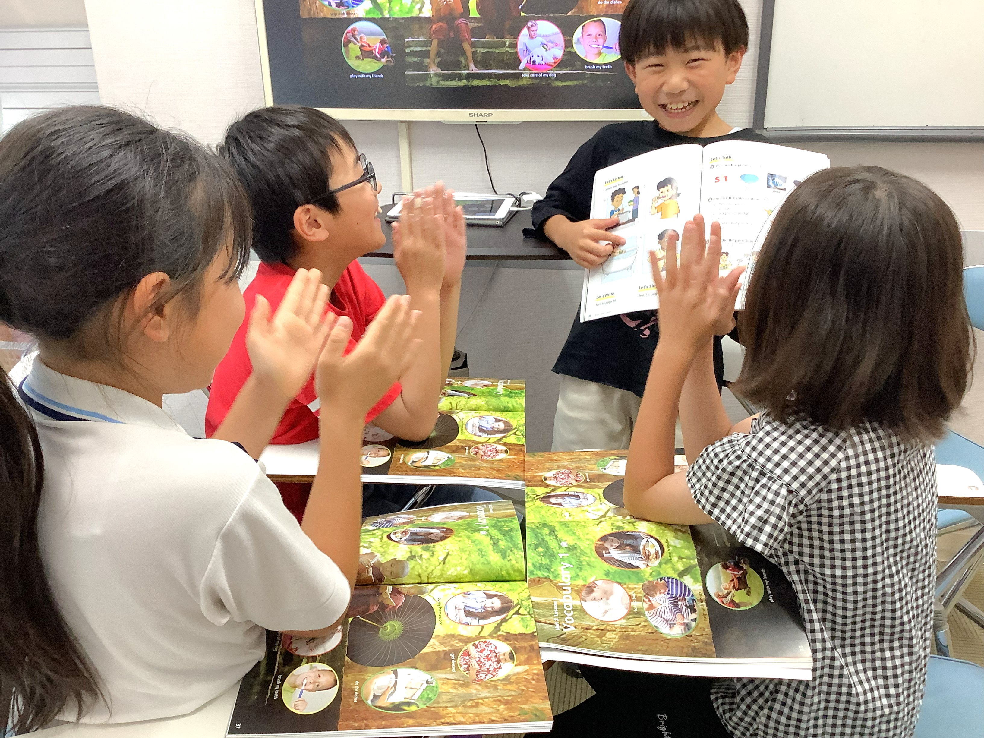 イーオン名谷パティオ校では初めての英語学習でも先生がしっかりサポートします
