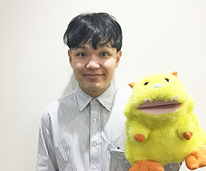 イーオンキッズ加古川校の日本人講師Hayata先生。