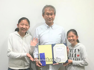 イーオンキッズ水戸校の、ご家族・ご兄弟・お友達と一緒に通学しているお子様。