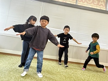 イーオンキッズつくば駅前校が、お子様の上達をサポートいたします。