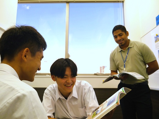 イーオンキッズ盛岡MOSSビル校では、中学生が資格試験にも対応できる英語力を学習できます。