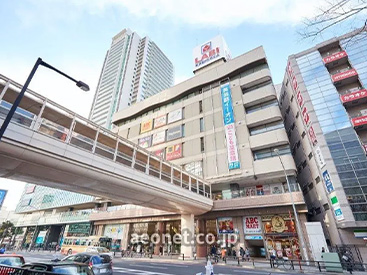 イーオンキッズ上大岡校は、駅近で通いやすい環境です。