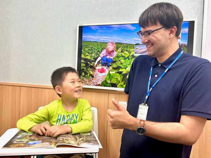 イーオンキッズ川崎西口校は、交通アクセスが良く通いやすい立地です。