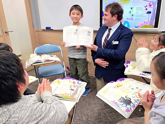 イーオンキッズ新横浜校なら、レッスンで習得した英語を小学校学習にしっかり対応できます。