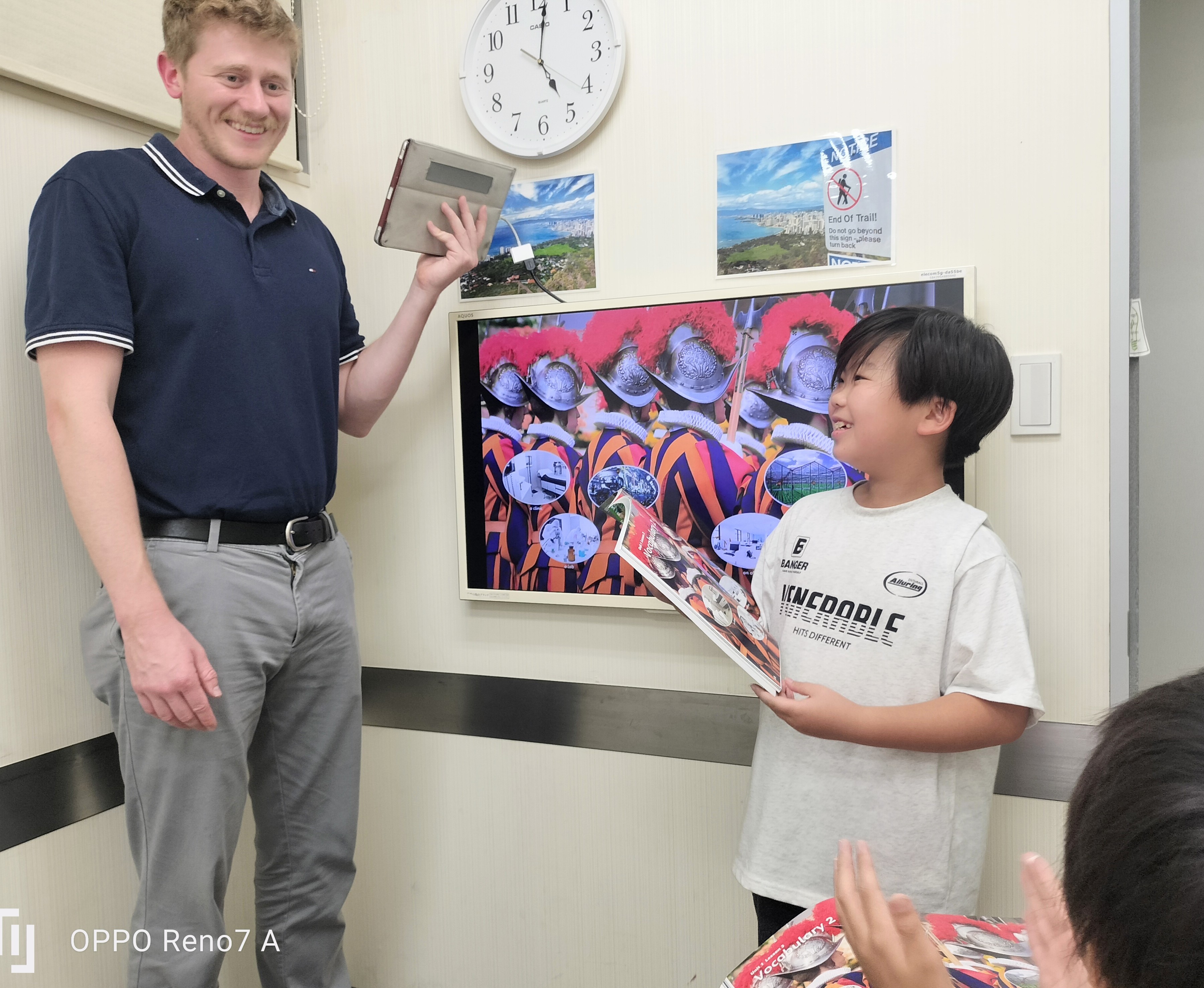 イーオンキッズ本厚木校では、クラスメイトと切磋琢磨し、楽しく英会話を身につけるお手伝いをします。