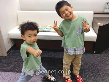 イーオンキッズ横浜元町校では、講師が楽しく英会話を身につけるお手伝いをします。