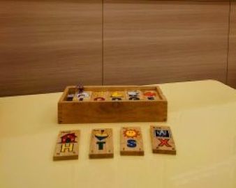 イーオンキッズ橋本校イーオンキッズ橋本校では、講師が楽しく英会話を身につけるお手伝いをします。