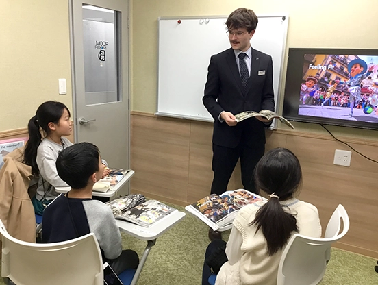 イーオンキッズ鶴見校なら、レッスンで学んだ英語で、自分の考えが表現できるようになります。