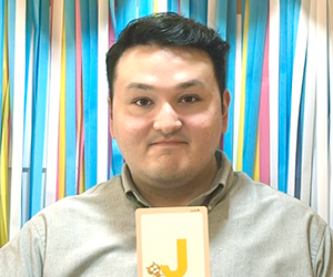 イーオンキッズ横浜本校の外国人講師のJamel先生。