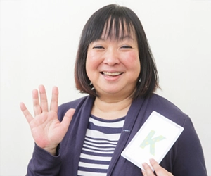 イーオン横浜元町校の日本人講師のキャサリン先生