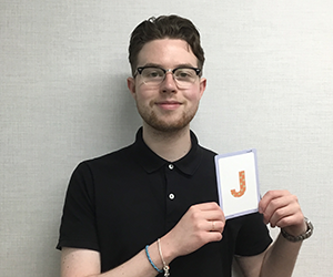 イーオンキッズ青葉台校の外国人講師のJon先生。