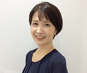 イーオンキッズ上大岡校の日本人講師Naoko先生。