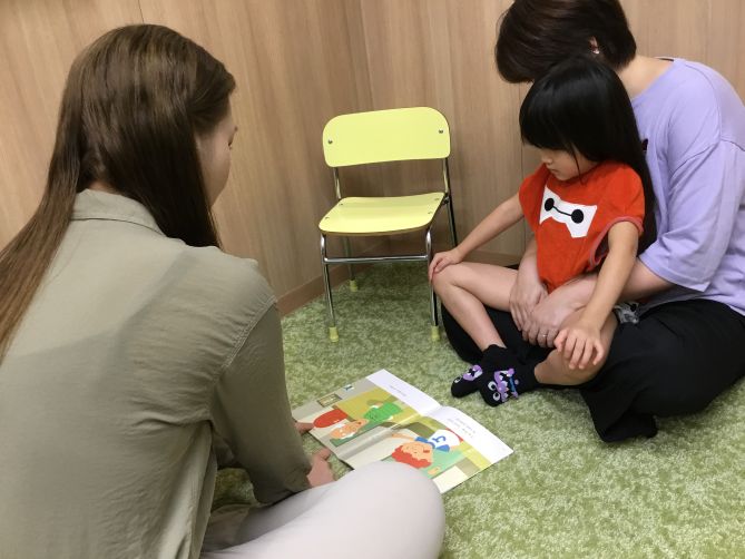 イーオン相模大野校では絵本の読み聞かせイベントを実施しております