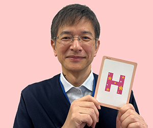 イーオンキッズ橋本校の日本人講師Hiroshi先生。