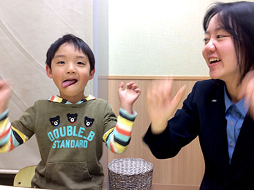 イーオンキッズ本厚木校の講師陣が、お子様の英会話習得をサポートします。
