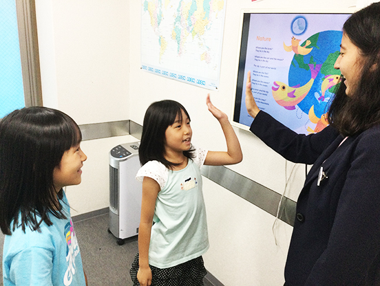 イーオンキッズ高知校では、お子様の将来に役立つ使える英語が身に付きます。