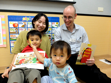 イーオン熊本校は英語でえほんよみきかせイベントを実施しています。