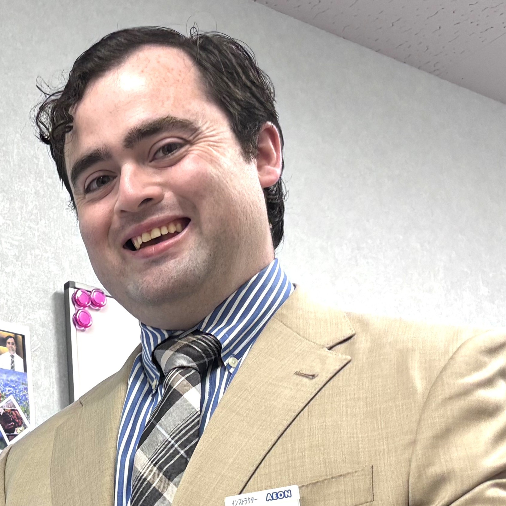 イーオン桑名校の外国人教師のMichaelです。