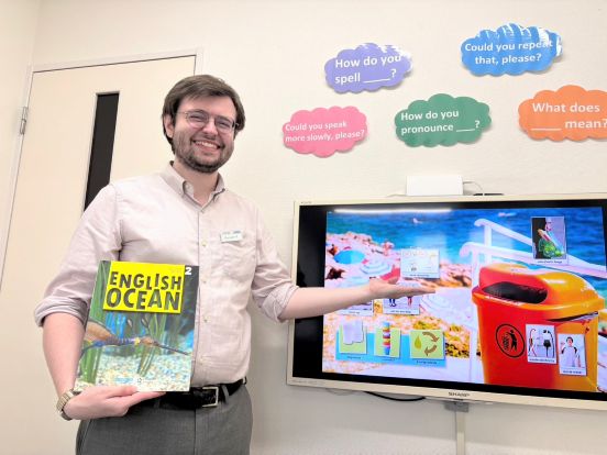 ネイティブ講師の楽しい会話レッスンでお子様はますます英語が好きになります♪