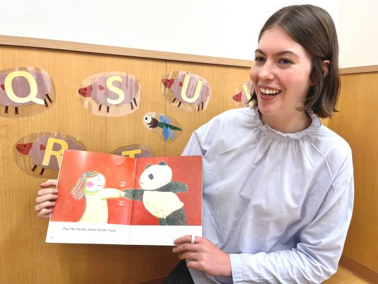 イーオンキッズ津駅前校人気の絵本よみきかせ