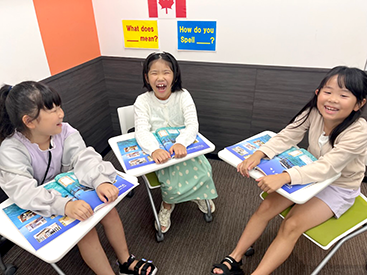 イーオンキッズ仙台ロフト校の小学生クラスの様子。