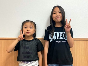 イーオンキッズ仙台泉中央校の、ご兄弟・お友達と一緒に通学しているお子様。