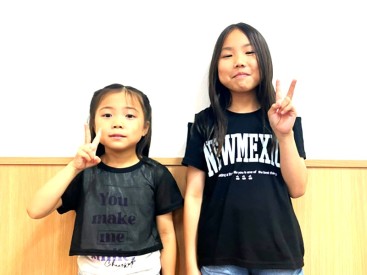 イーオンキッズ仙台泉中央校の、ご兄弟・お友達と一緒に通学しているお子様。