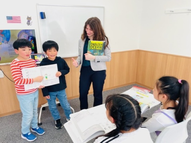 小学生にぴったりの英会話レッスンで基礎からしっかりサポートします。