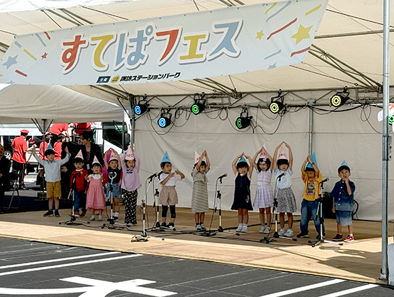 イーオンキッズ諏訪ステーションパーク校は、イベントにも積極的に参加。