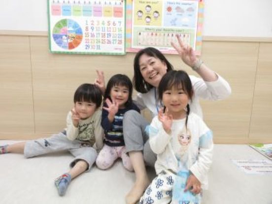 イーオンキッズ諏訪ステーションパーク校のスタッフは、生徒様の成長をしっかり支えます。