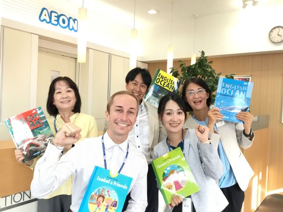イーオンキッズ諏訪ステーションパーク校の楽しく、優しい先生達。