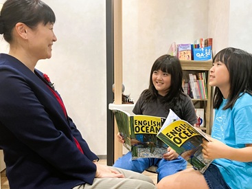 イーオンキッズ奈良学園前校では、生徒様を丁寧にサポートいたします。
