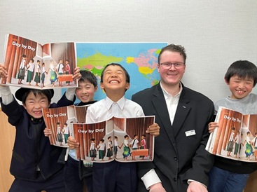 イーオンキッズ奈良学園前校では、講師が英会話の上達をしっかりサポートします。