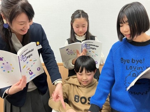 イーオンキッズ奈良学園前校では、文法の授業が好評です