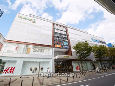 イーオンキッズラブラ2新潟本校は、便利な立地で通学が快適です。