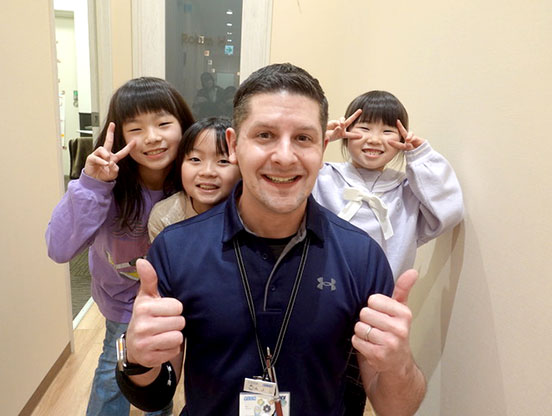 イーオンラブラ2新潟本校はアメリカ出身講師もいます