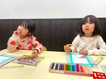 イーオンキッズラブラ2新潟本校では、講師が丁寧に英会話学習をサポートします。