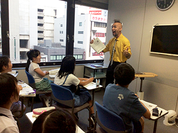 イーオンキッズ岡山駅前校では、将来に直結する実践的な英語力が身につきます。