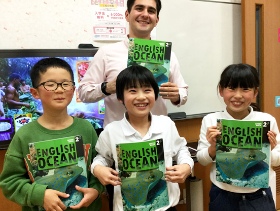 イーオンキッズ津山校では、将来に直結する実践的な英語力が身につきます。