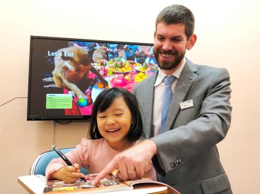 イーオンキッズ那覇都心校では、生徒様に寄り添ったサポートを行っています。