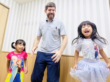 イーオンキッズ那覇都心校は兄弟やお友達との通学が多いです。