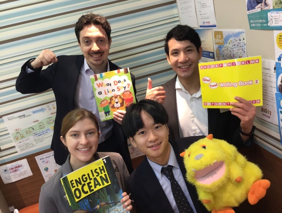 イーオンキッズ梅田阪急ターミナルビル校のスタッフが、生徒様の学びを全力でサポートします。