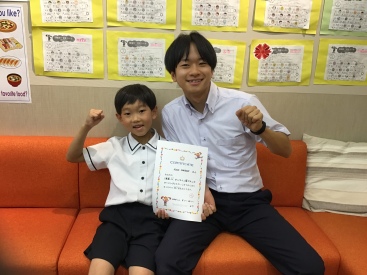 イーオンキッズ梅田阪急ターミナルビル校では、資格取得に向けた学習をしっかりサポートします。