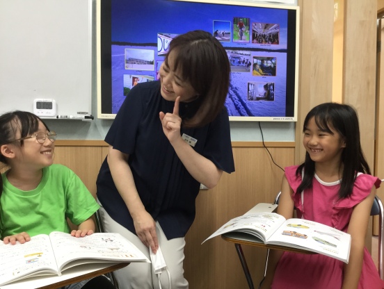 イーオンキッズ天王寺校の小学生クラス。