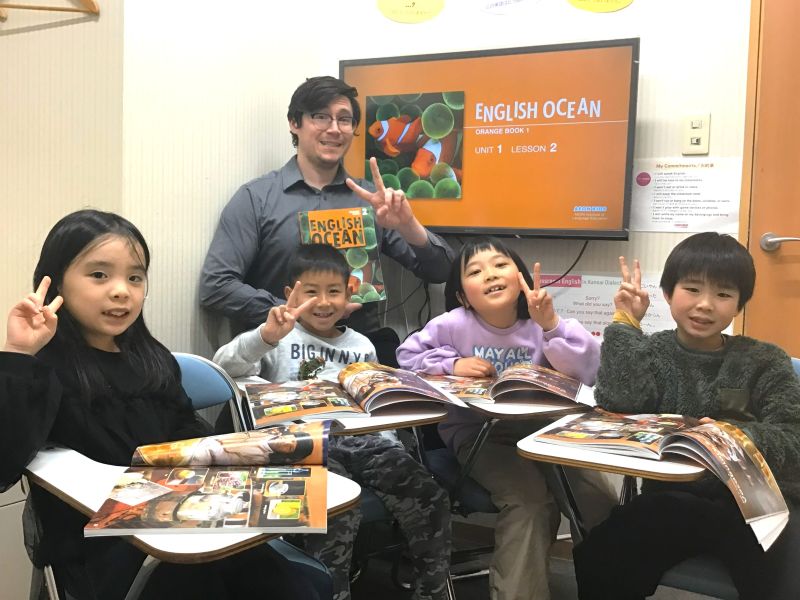 イーオンキッズ千里中央校は、明るくフレンドリー、ベテラン教師が在籍。