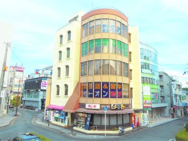 イーオンキッズ茨木校は、好アクセスで通いやすさが魅力です。